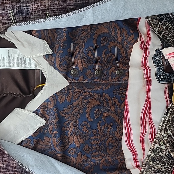 Pirates Of The Caribbean Boy's Deluxe Jack Sparrow Halloween Costume Brown/White - Picture 13 of 17